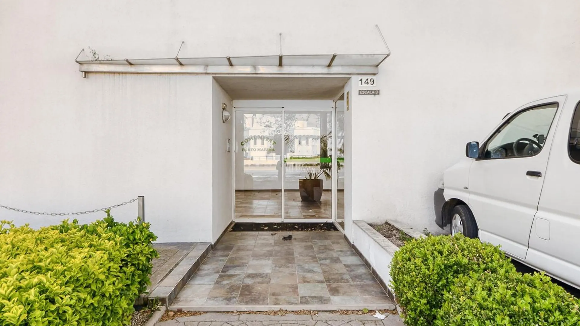 Charming Apartment With Patio 로지즈