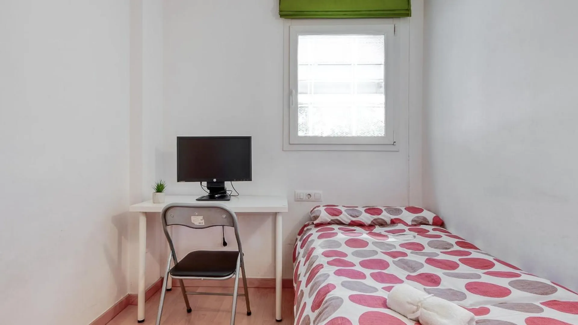 Charming Apartment With Patio 로지즈 스페인