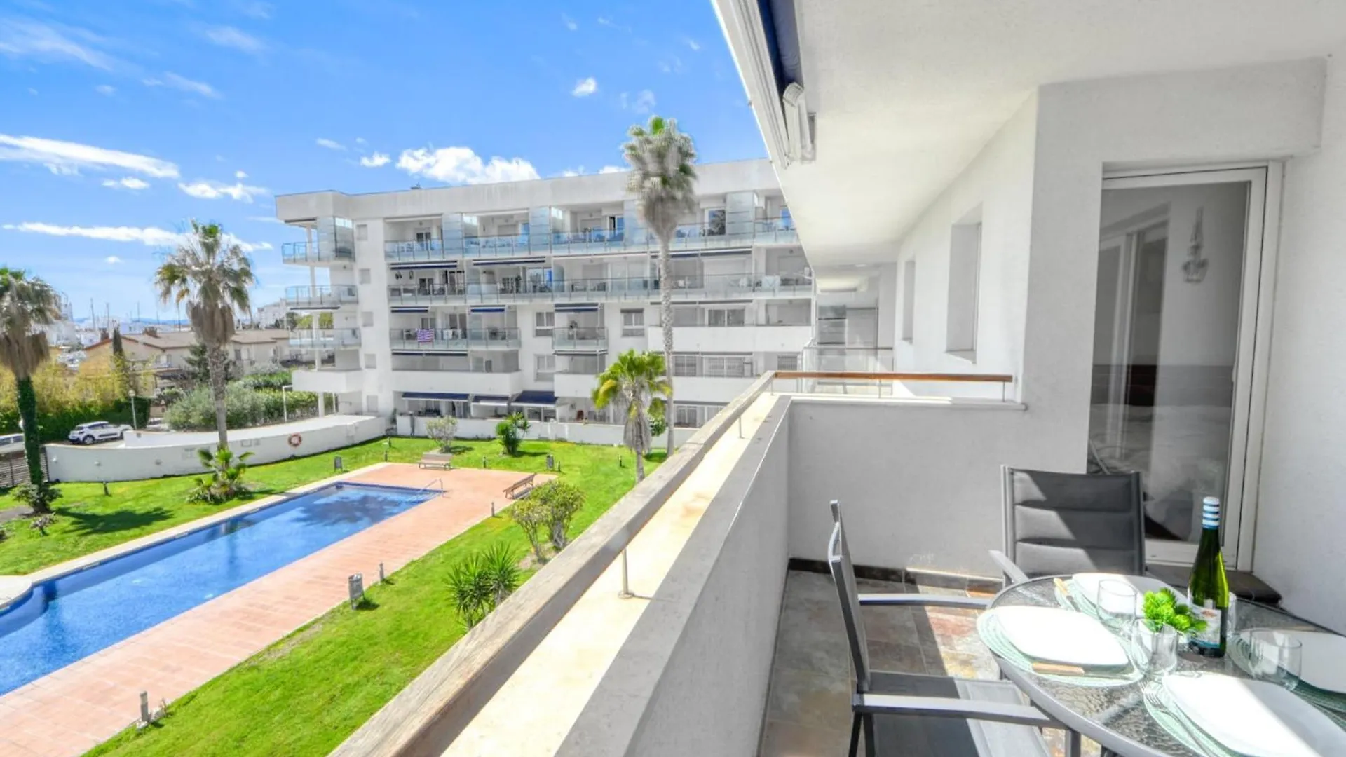 Charming Apartment With Patio 로지즈